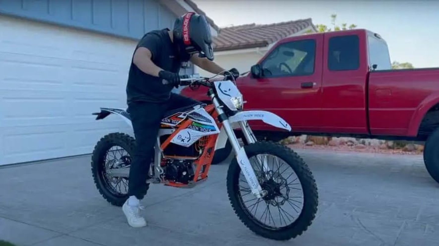 Alien Rides'in Moto X Elektrikli Dirtbike'ı Tanıttı