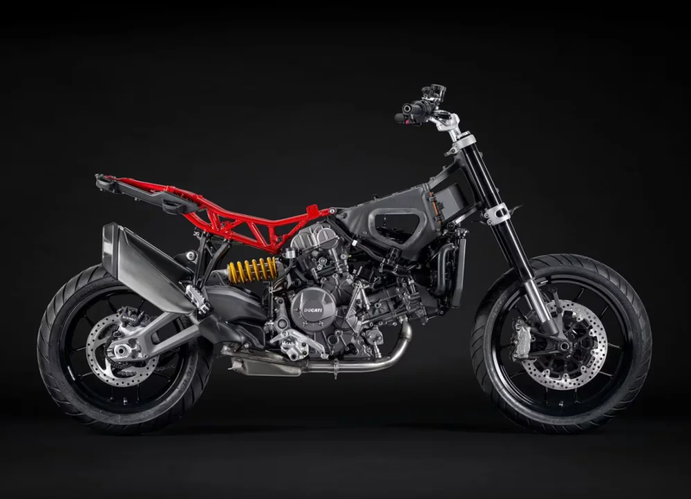 Ducati Monster ve DesertX 2026’da 890cc V2 Motorla Güncelleniyor