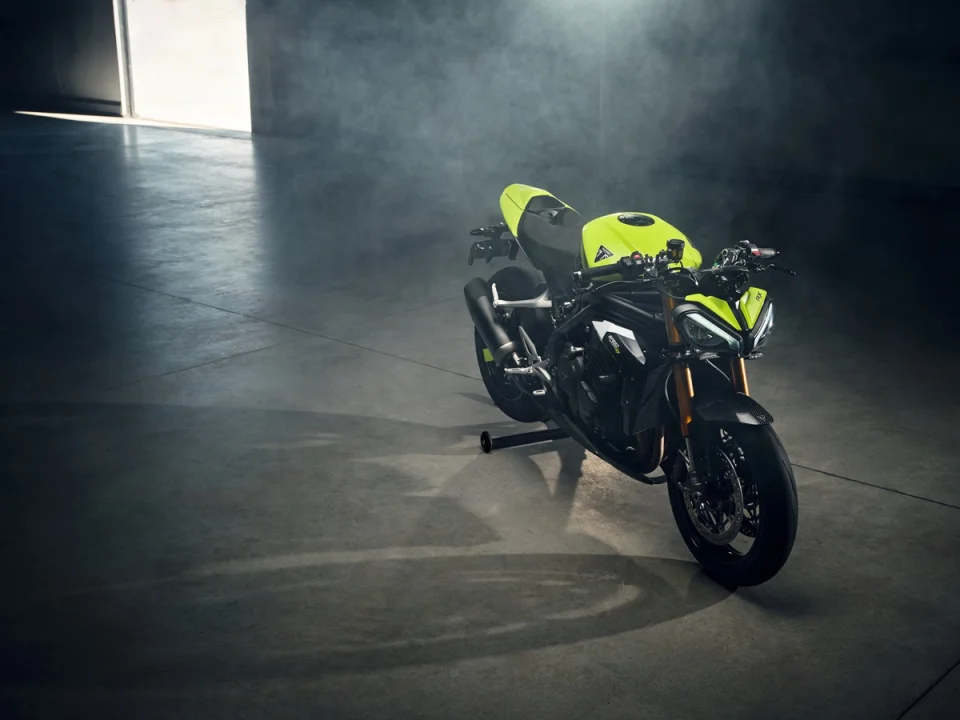 Triumph Speed Triple 1200 RX İncelemesi