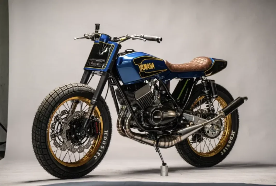Yamaha RD 350 Yeniden Doğuyor: MotoRelic’ten Modern Bir İki Zamanlı Sokak Takipçisi