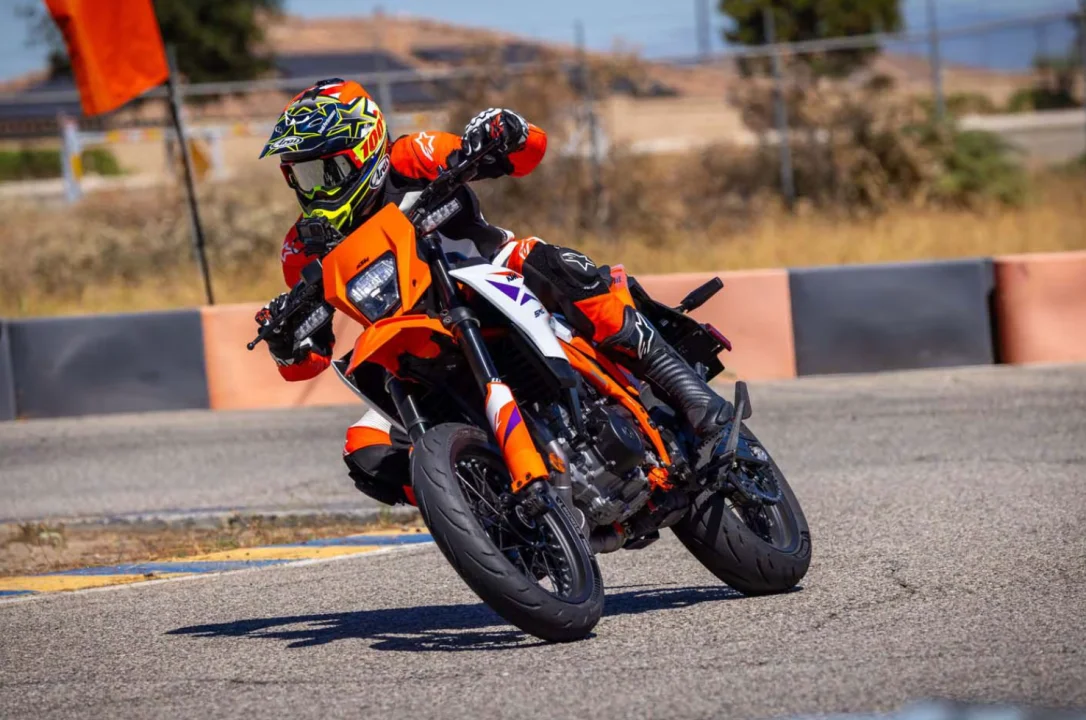 2025 KTM 390 SMC R İncelemesi
