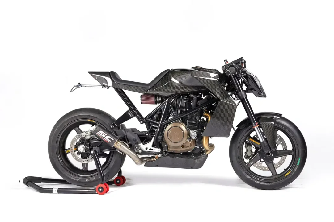 Charles Leclerc, Özel Yapım Husqvarna Vitpilen 701 Motosikletini Satışa Çıkardı
