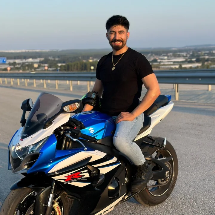 Deniz Servan Narin Kimdir?