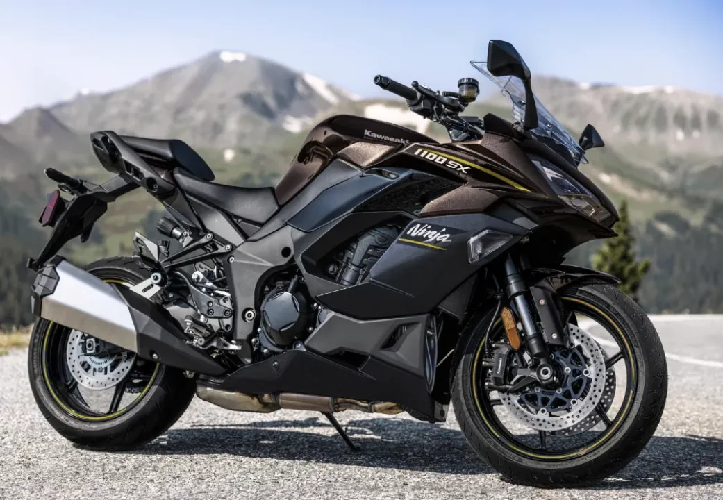 Kawasaki Ninja 1100SX 2026 İncelemesi: Yeni Renkler, Daha Fazla Stil