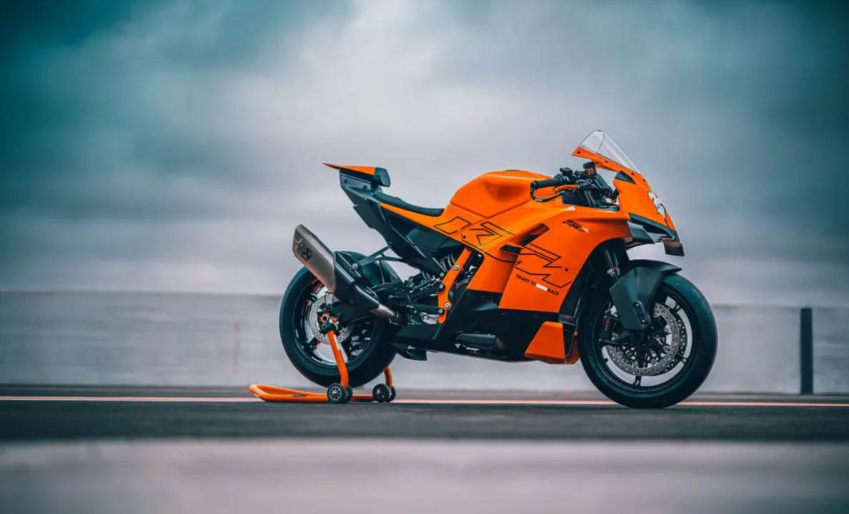 2026 KTM 990 RC R İncelemesi: KTM’nin Efsane Supersport Geri Döndü