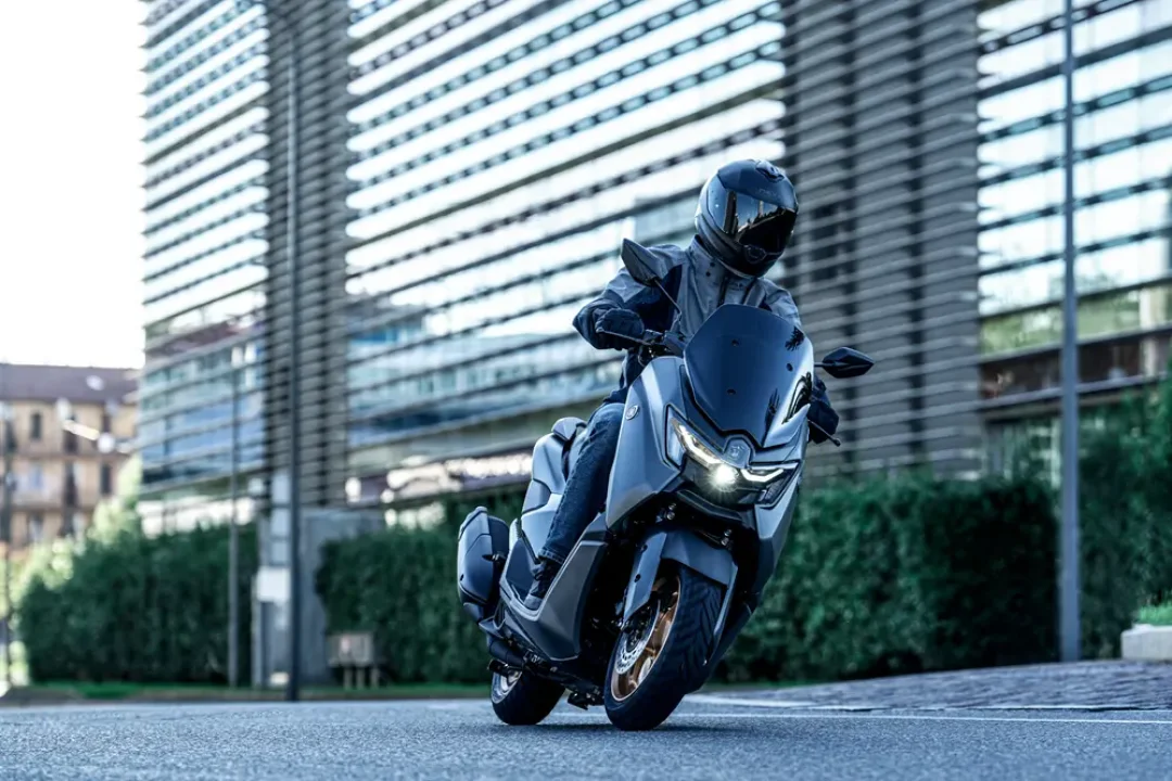 Yamaha NMAX 155 Tech MAX İncelemesi: Akıllı Şanzıman Teknolojisiyle Şehir Sürüşünde Yeni Dönem