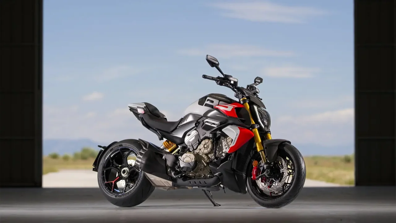 Ducati Diavel V4 RS İncelemesi: Ducati Tarihinin En Hızlı İvmelenen Seri Üretim Motosikleti