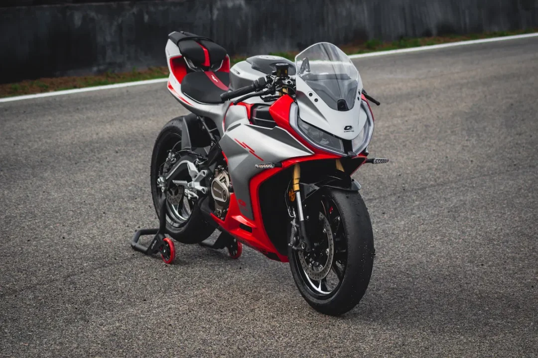 QJMotor SRK 421 RR: Kawasaki ZX-4RR’a Uygun Fiyatlı Yeni Rakip