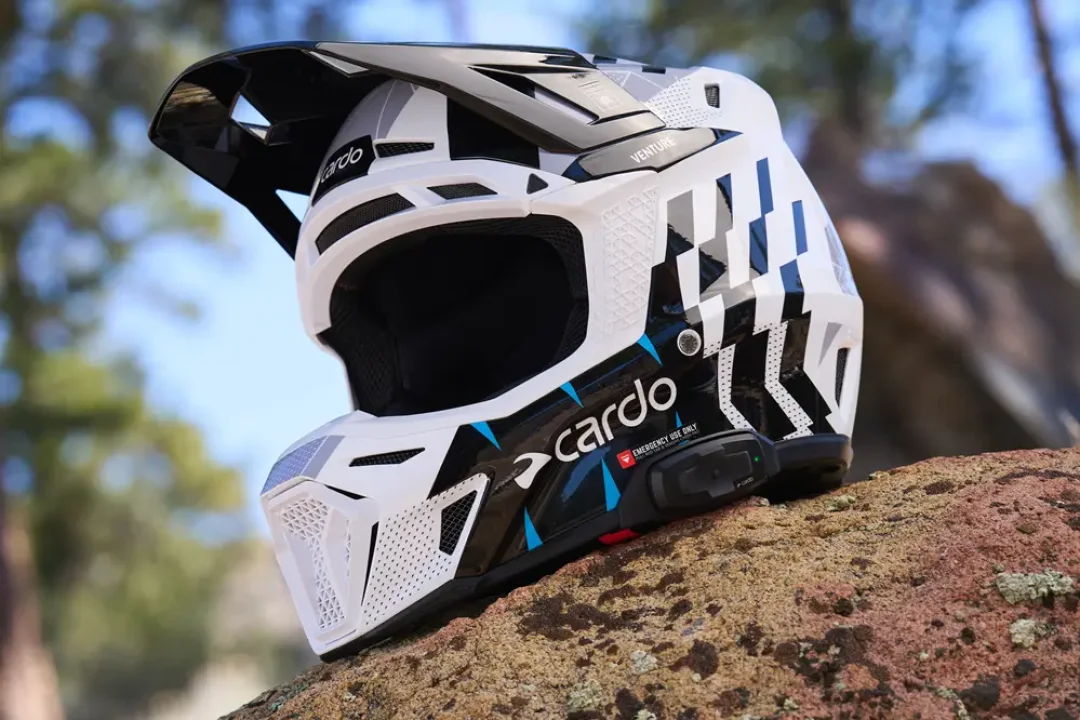Cardo Venture İncelemesi: Dünyanın İlk Entegre İletişim Sistemli Motokros ve Enduro Kaskı