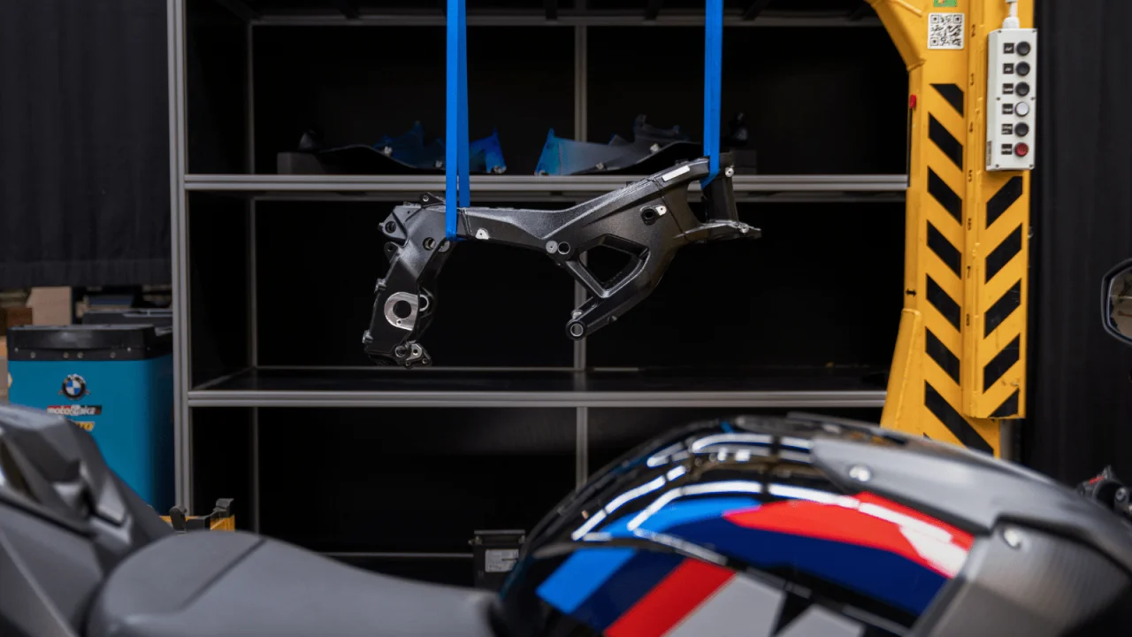 BMW M1000 RR 2027 Güncellendi: Üçüncü Nesil M Motorsport Şasisi, Daha Hafif Yapı ve Yeni Donanımlar