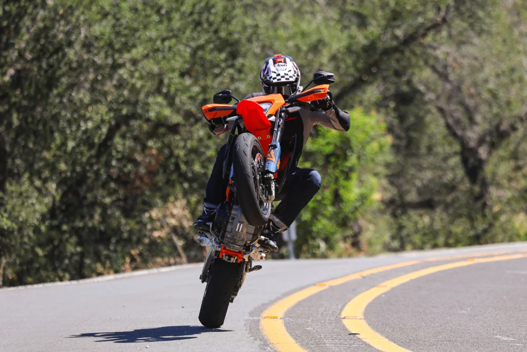 2026 KTM 690 SMC R İncelemesi