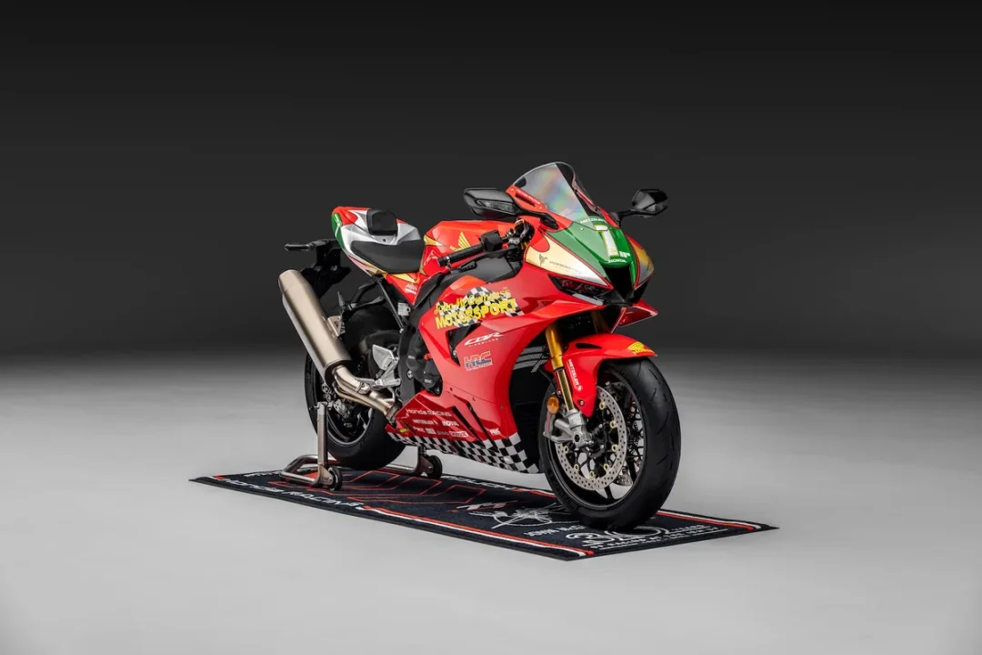 Honda'dan John McGuinness'e Özel Fireblade! Sadece 15 Adet Üretilecek