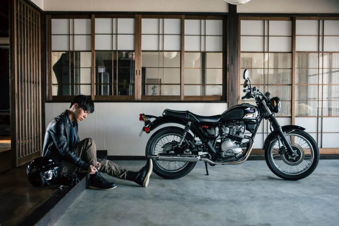 2027 Kawasaki Meguro S1 ve W230: Değişmeyen Retro Formül, Yeni Abanoz Renk