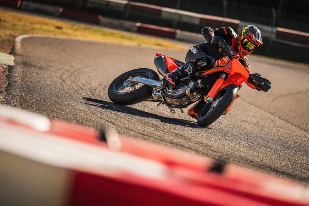 2027 KTM 450 SMR İncelemesi
