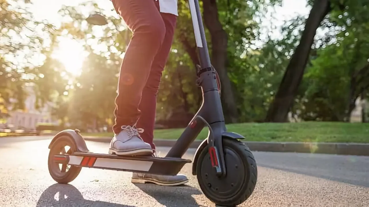 Elektrikli Scooter Kiralama Şirketlerine Yeni Cezalar: 170 Bin TL'ye Kadar Yaptırım