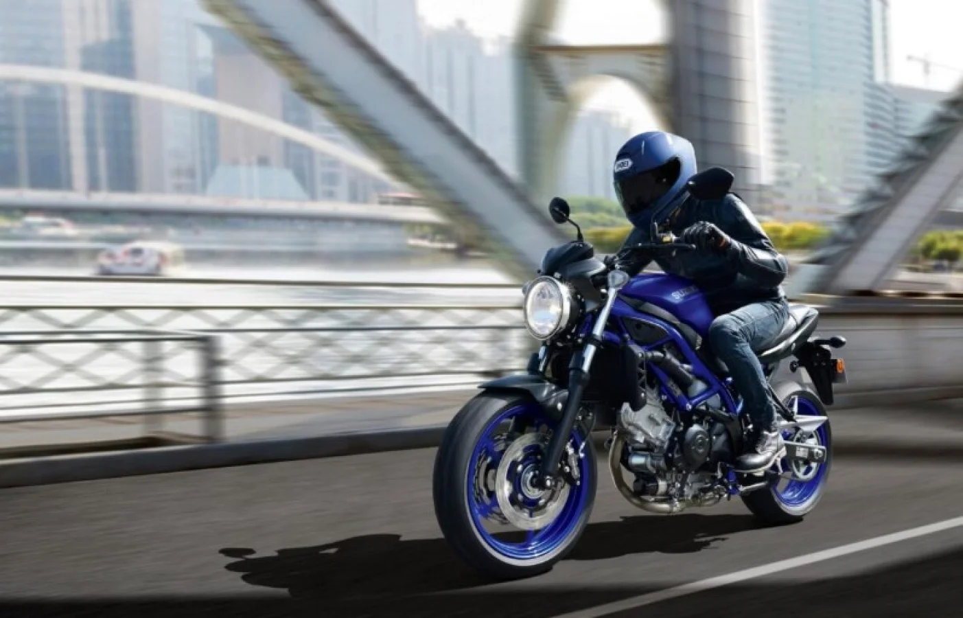 2025 Suzuki SV650 İncelemesi: Yeni Renklerle Göz Alıcı Bir Performans