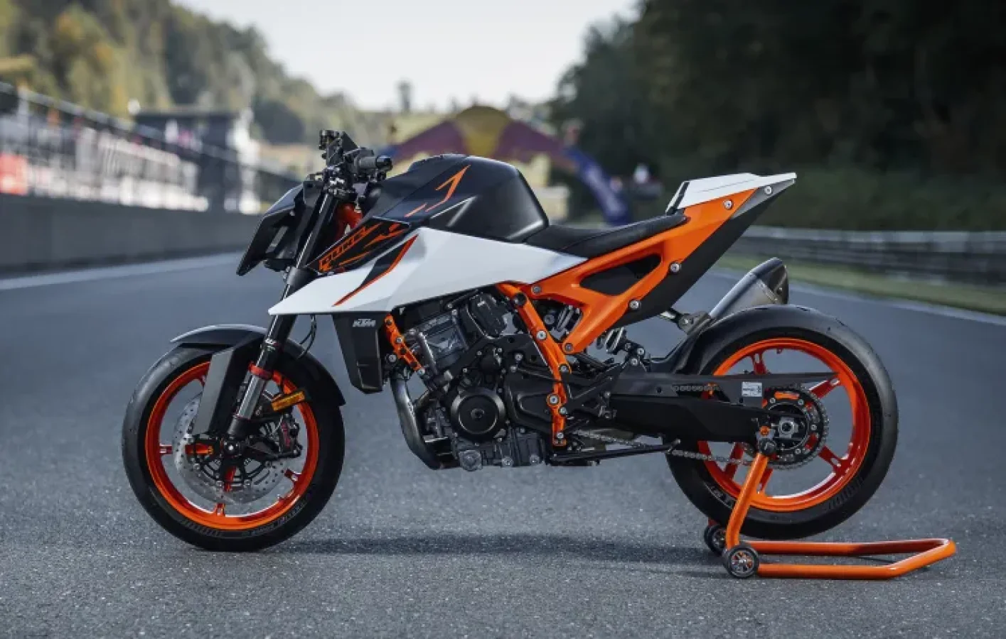 2025 KTM 990 Duke R İncelemesi